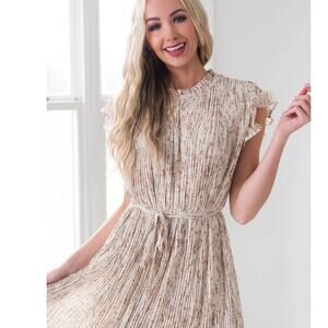 Saving Paige pleated ruffle sleeve knee length neutral floral dress Size medium